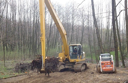 �p�let f�ldmunka - �rok �s�s - terep rendez�s